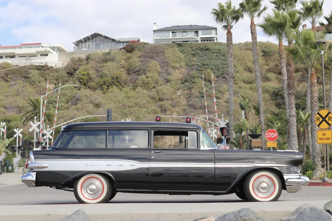 1957 Pontiac Chieftain - Image 25 of 31