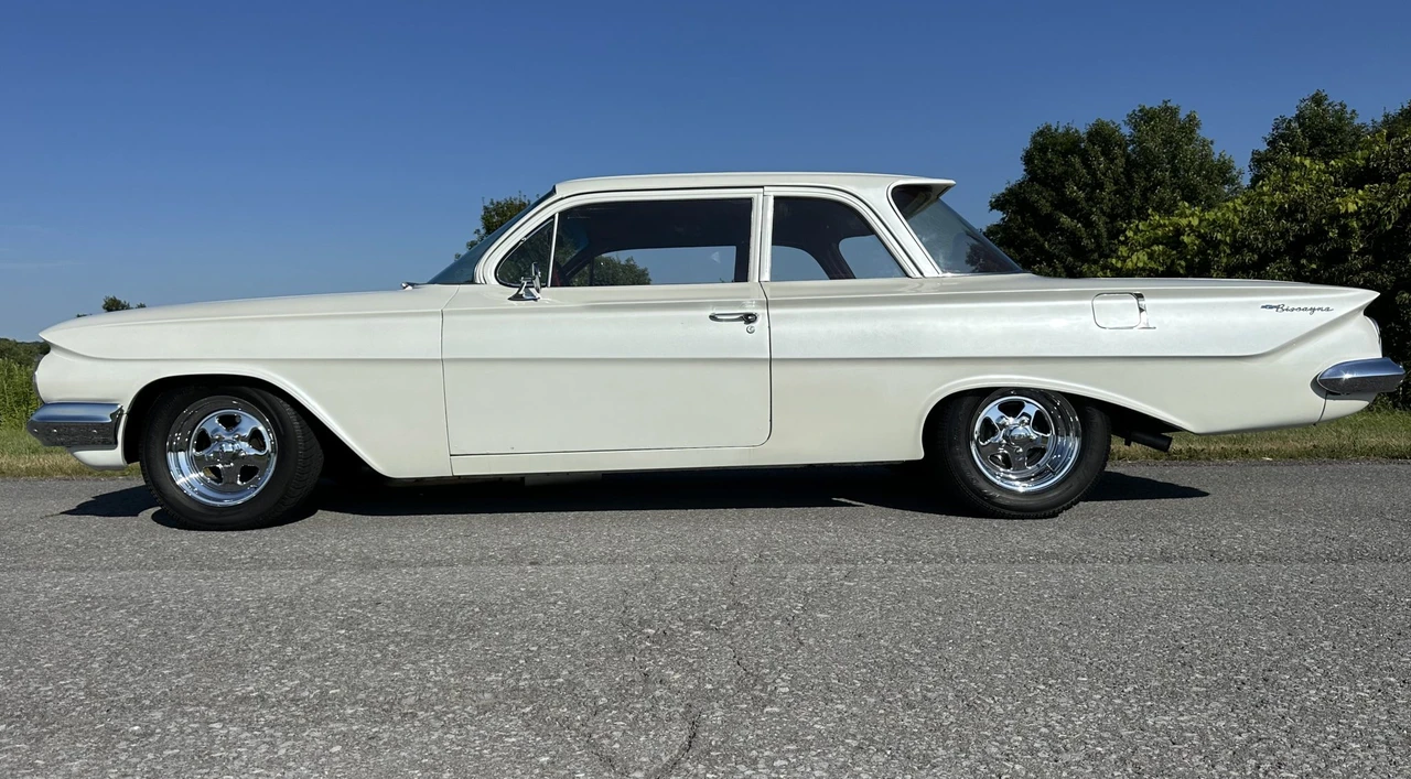 1961 Chevrolet Biscayne - Image 11 of 31