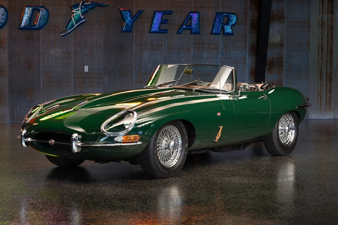Jaguar Replica - Image 3 of 31