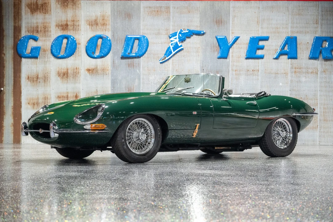 Jaguar Replica - Image 4 of 31