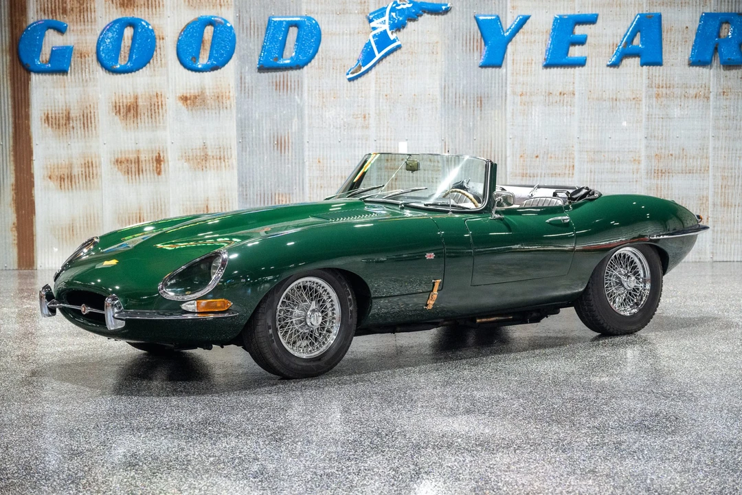 Jaguar Replica - Image 5 of 31