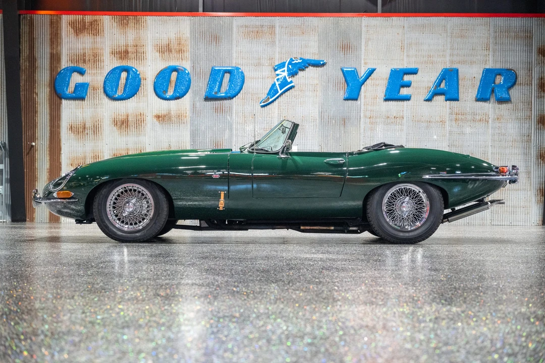 Jaguar Replica - Image 6 of 31