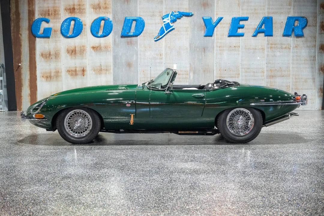 Jaguar Replica - Image 7 of 31