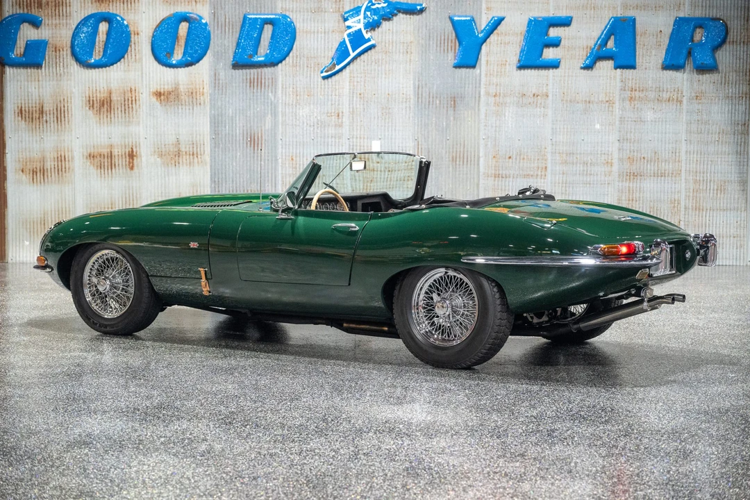 Jaguar Replica - Image 9 of 31