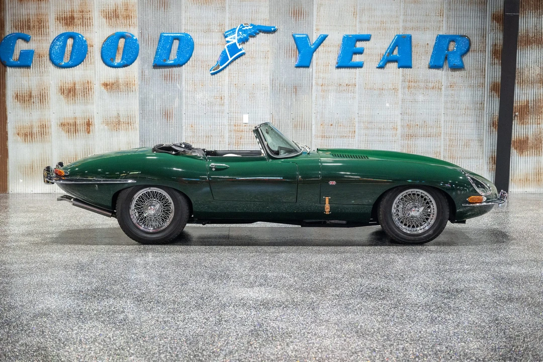 Jaguar Replica - Image 15 of 31