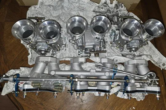 Datsun Triple Mikuni 44PHH Carburetors and Intake Manifold