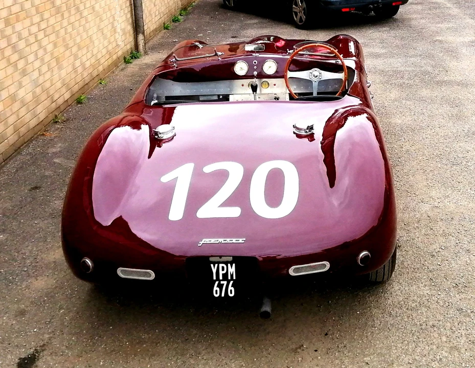 Triumph Roadster - Image 7 of 31