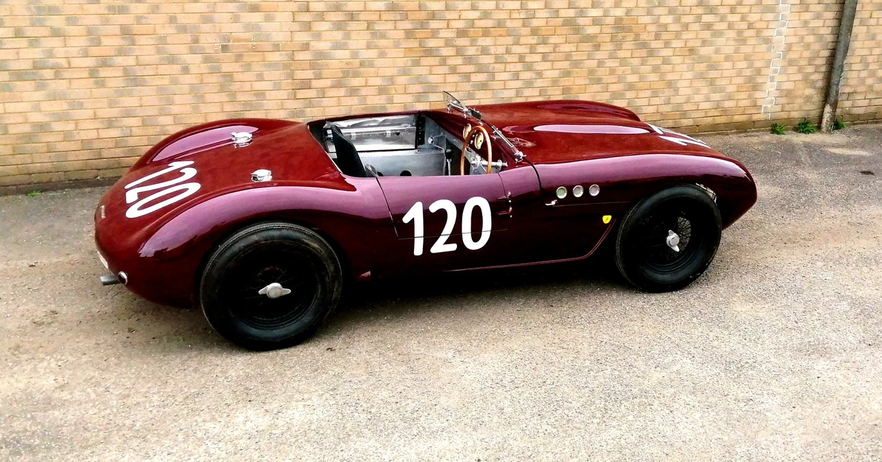 Triumph Roadster - Image 4 of 31