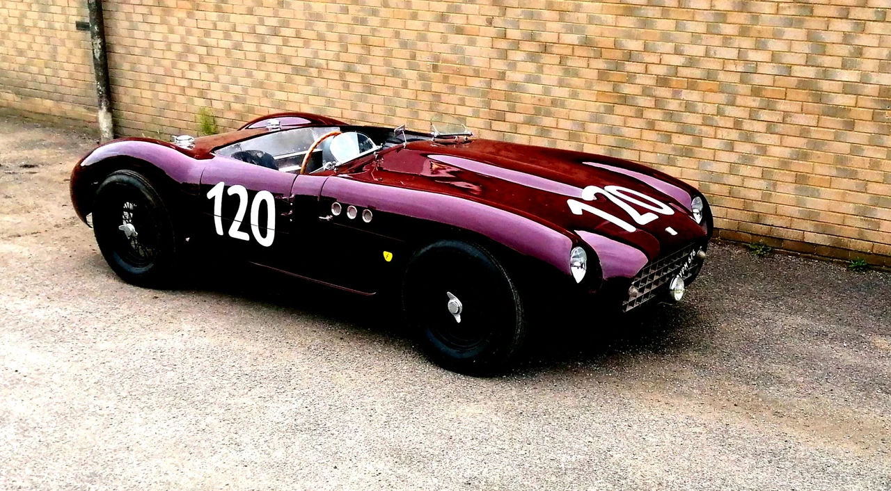 Triumph Roadster - Image 3 of 31