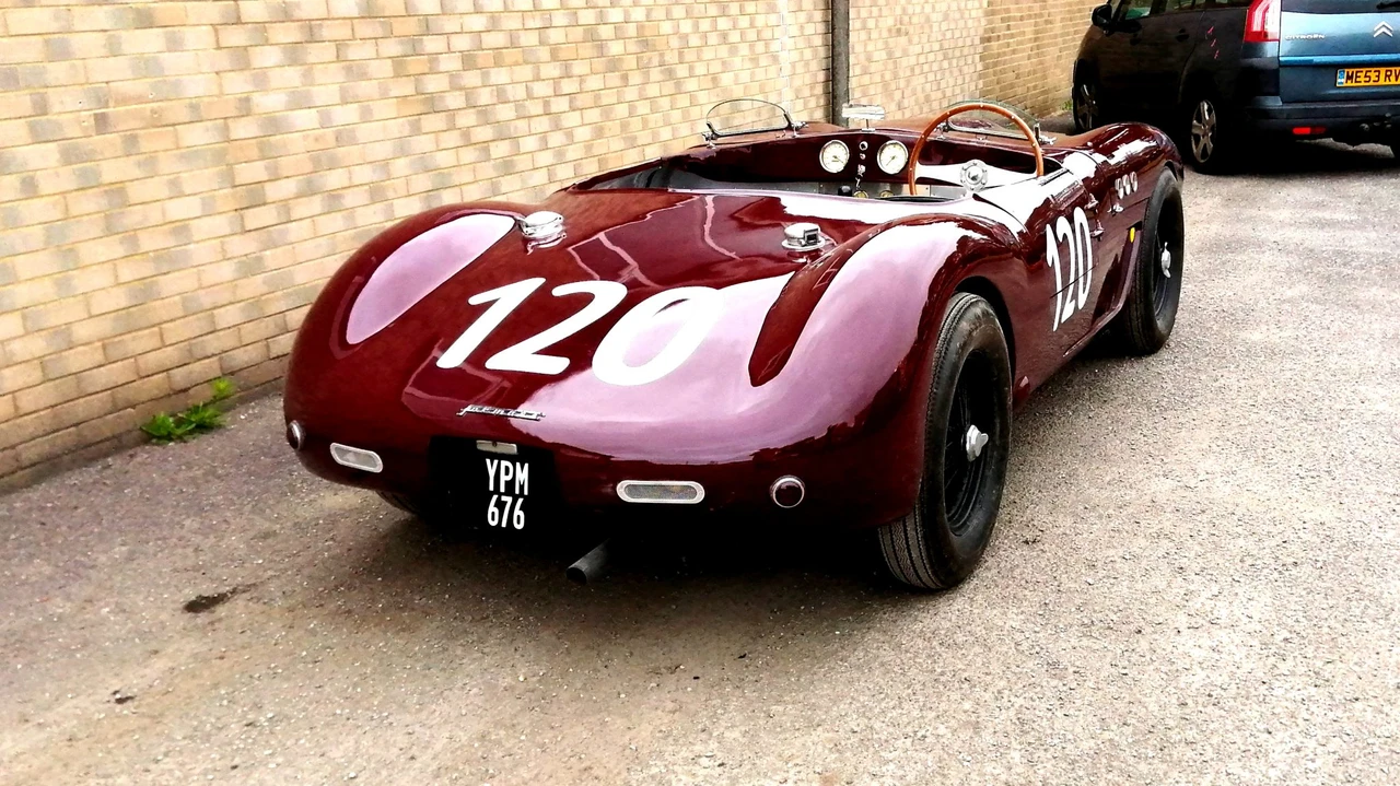 Triumph Roadster - Image 6 of 31