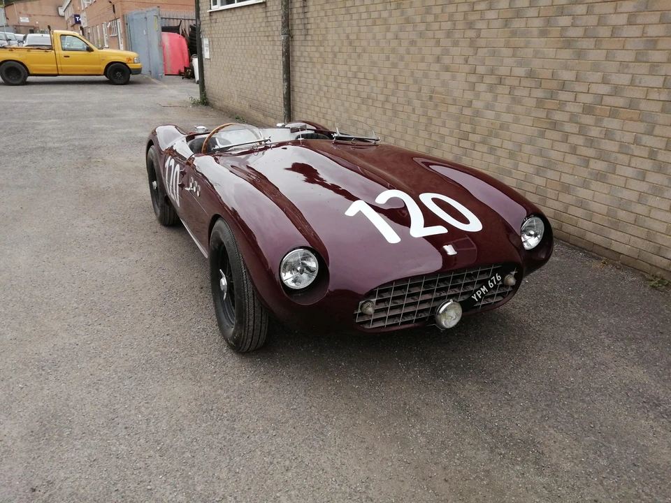 Triumph Roadster - Image 11 of 31