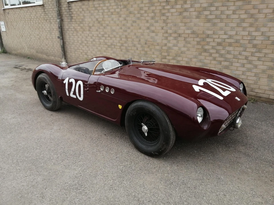 Triumph Roadster - Image 13 of 31