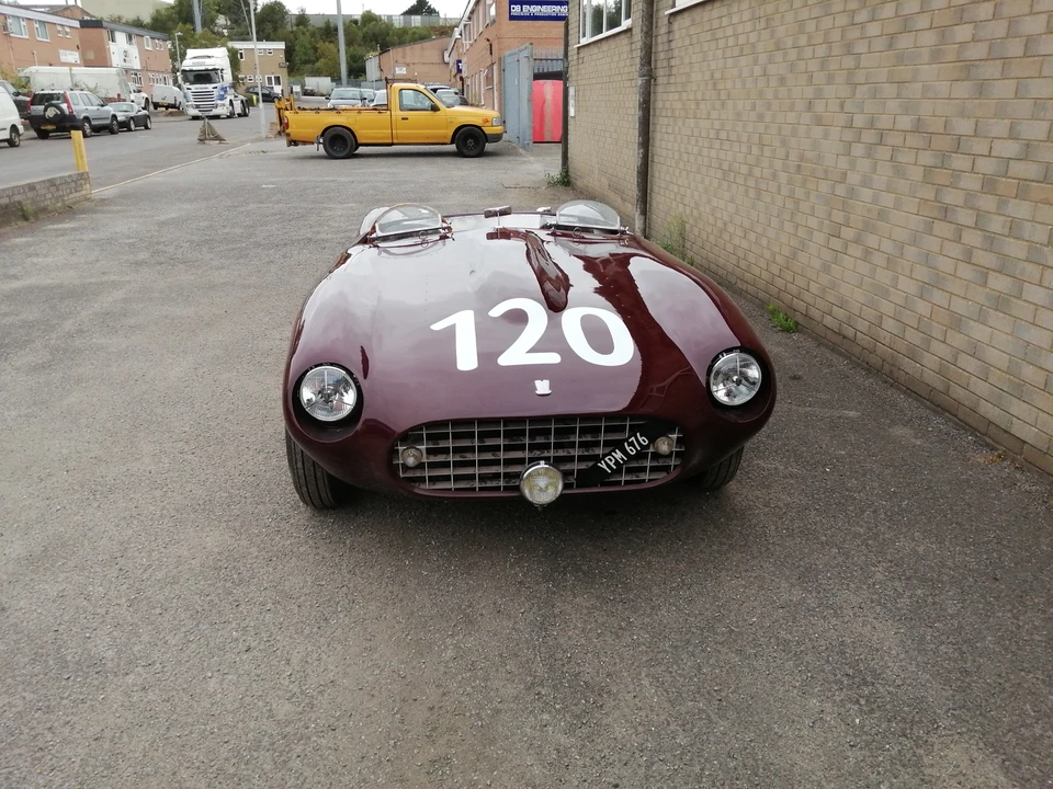 Triumph Roadster - Image 9 of 31