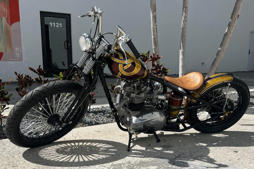 Triumph Bonneville T140 - Image 2 of 8