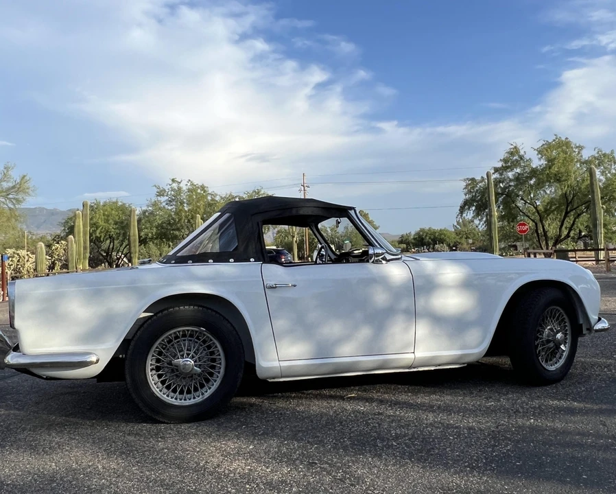 Triumph TR4 - Image 10 of 31