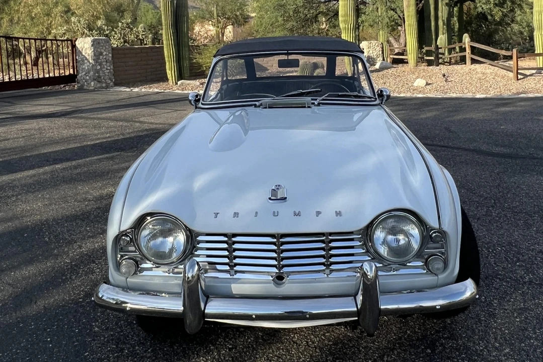 Triumph TR4 - Image 5 of 31