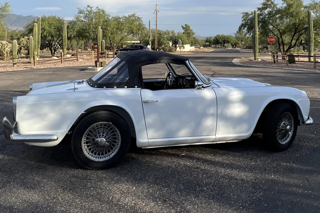 Triumph TR4 - Image 9 of 31