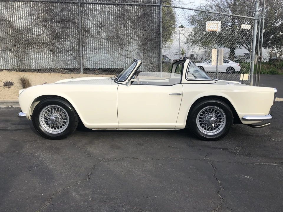 Triumph TR4A - Image 9 of 31