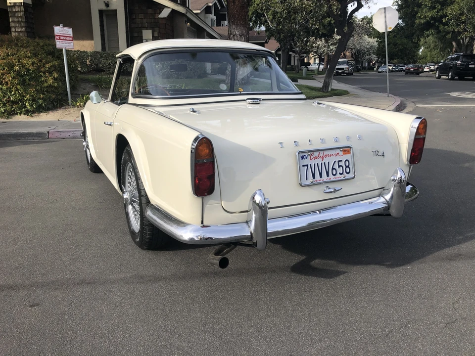 Triumph TR4A - Image 13 of 31
