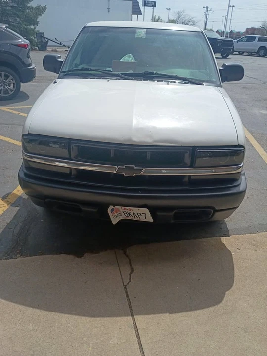 2003 Chevrolet S-10 - Image 2 of 2