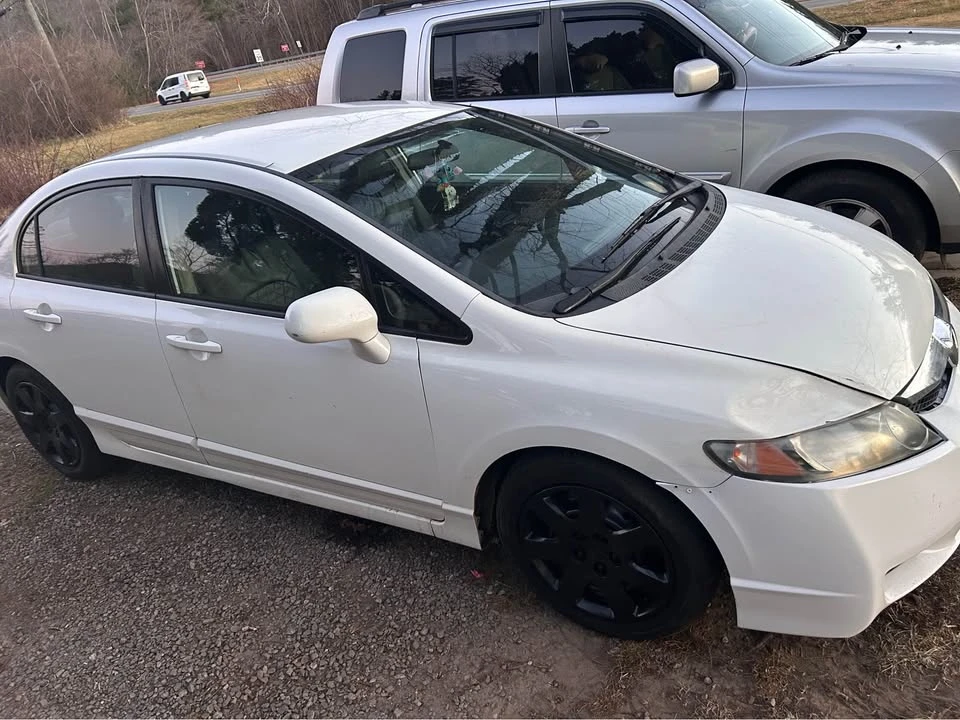 2010 Honda Civic 8th Gen - Image 3 of 5