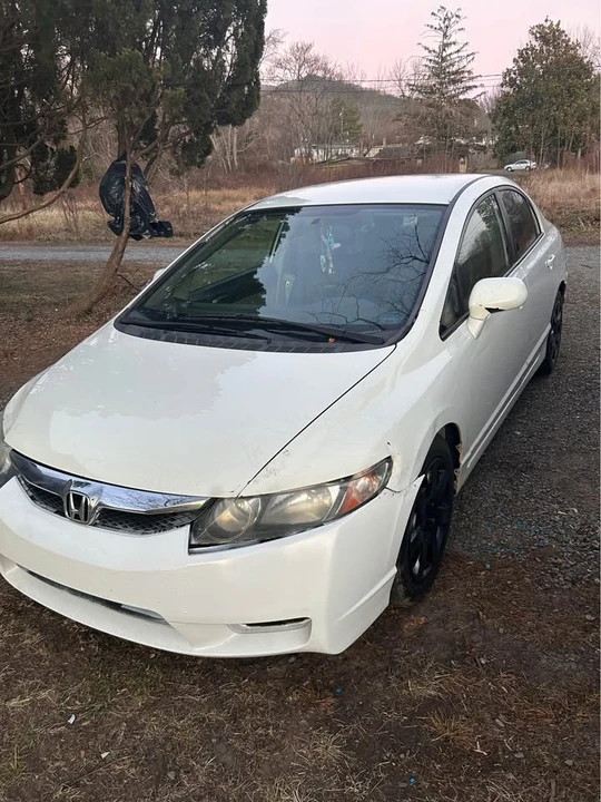 2010 Honda Civic 8th Gen - Image 4 of 5