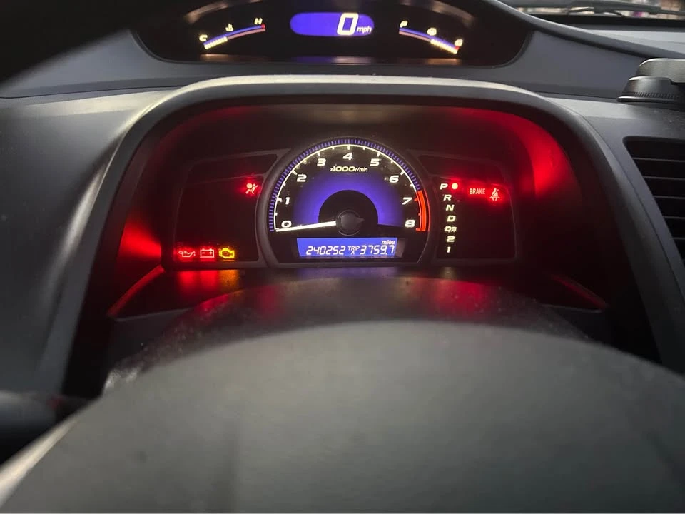 2010 Honda Civic 8th Gen - Image 2 of 5