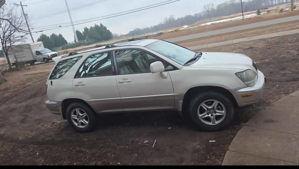 2000 Lexus RX 1st Gen - Image 6 of 9