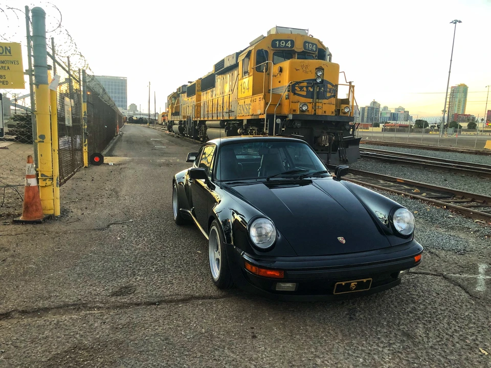 1984 Porsche 911 Carrera 3.2 - Image 10 of 31