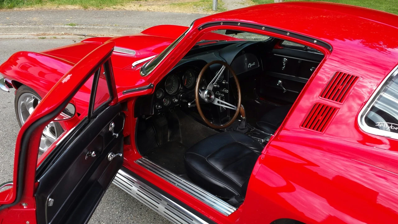 1965 Chevrolet Corvette C2 - Image 18 of 31