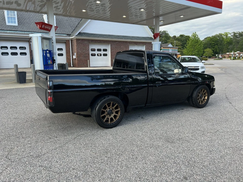 1993 Nissan Frontier - Image 8 of 31