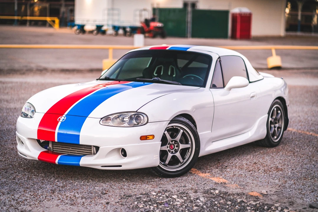 2001 Mazda NB MX-5 Miata - Image 2 of 31