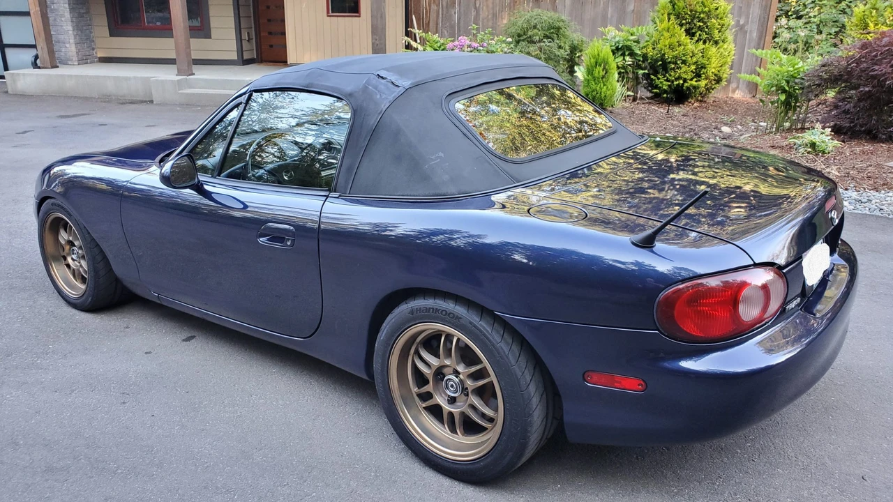 2002 Mazda NB MX-5 Miata - Image 17 of 31