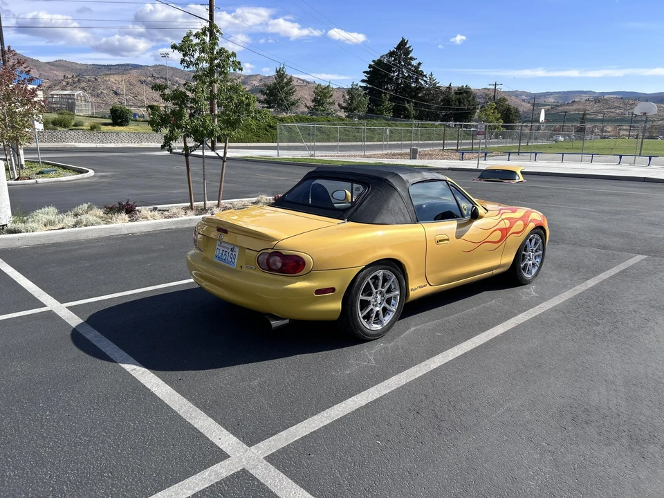 2002 Mazda NB MX-5 Miata - Image 9 of 31