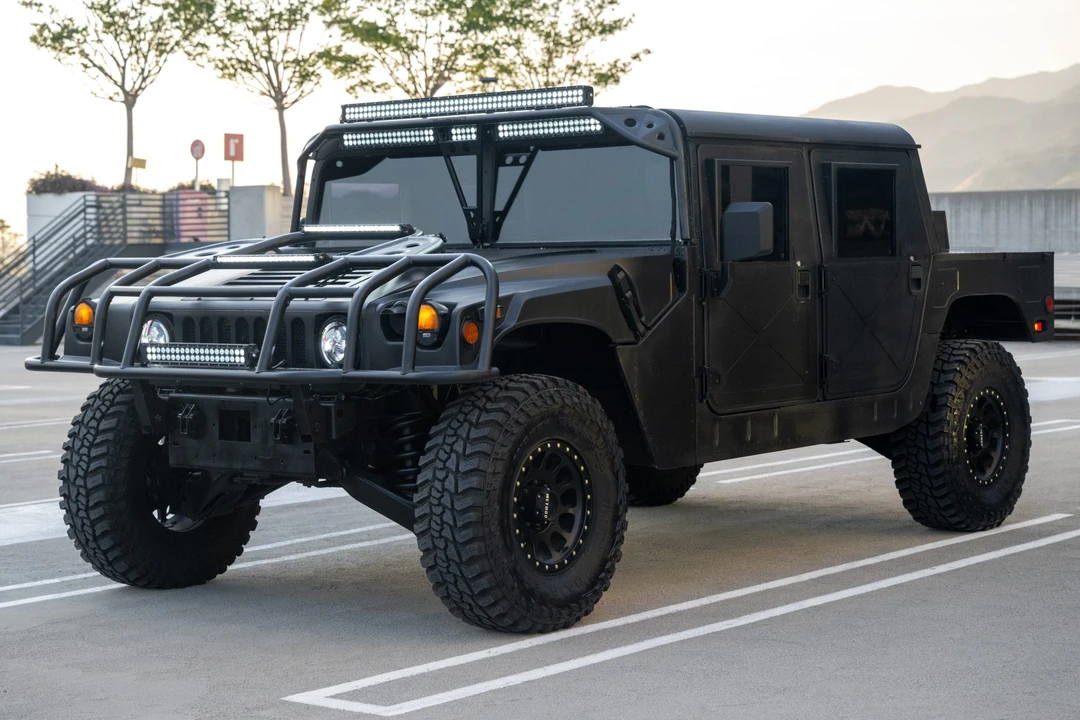 2005 Hummer HMMWV - Image 2 of 31