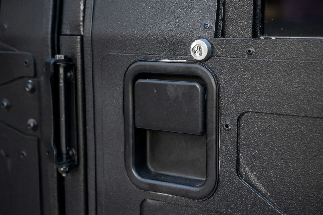 2005 Hummer HMMWV - Image 30 of 31