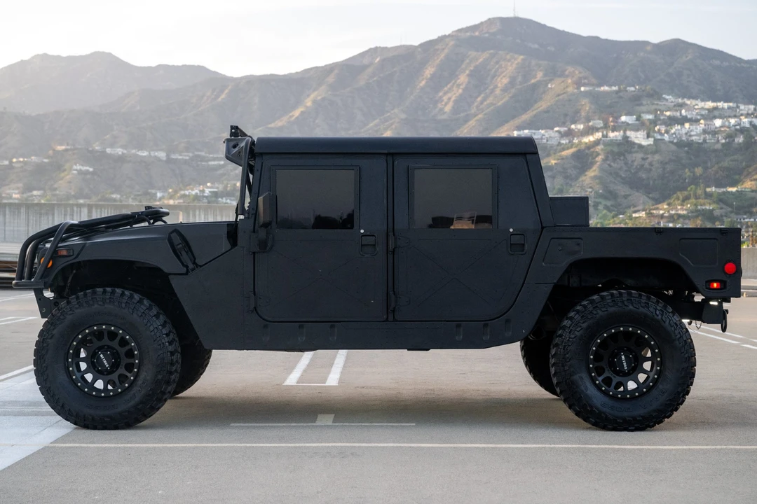 2005 Hummer HMMWV - Image 3 of 31