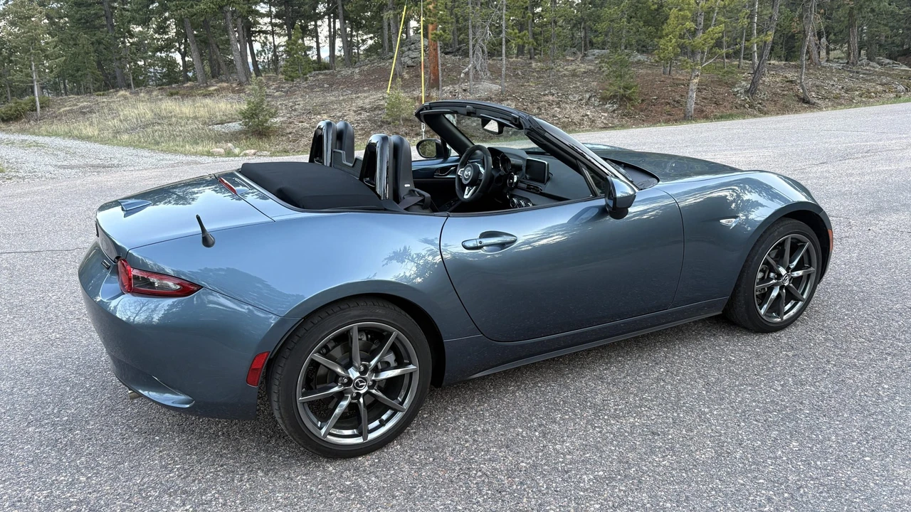 2017 Mazda ND MX-5 Miata - Image 7 of 31