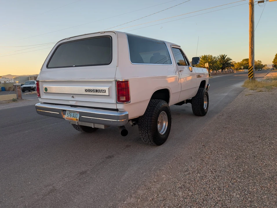 1989 Dodge Ramcharger - Image 14 of 31