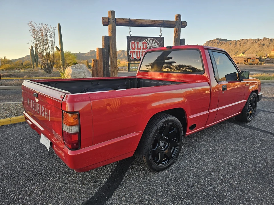 1990 Mitsubishi Triton 2nd Gen - Image 19 of 31