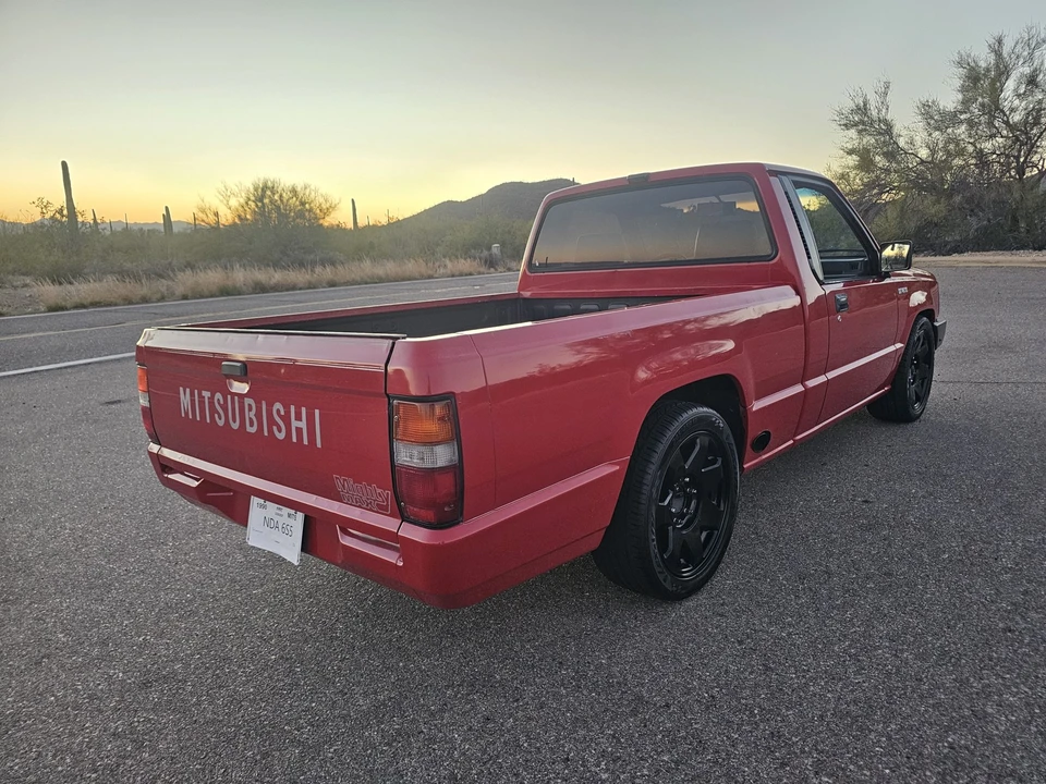 1990 Mitsubishi Triton 2nd Gen - Image 17 of 31