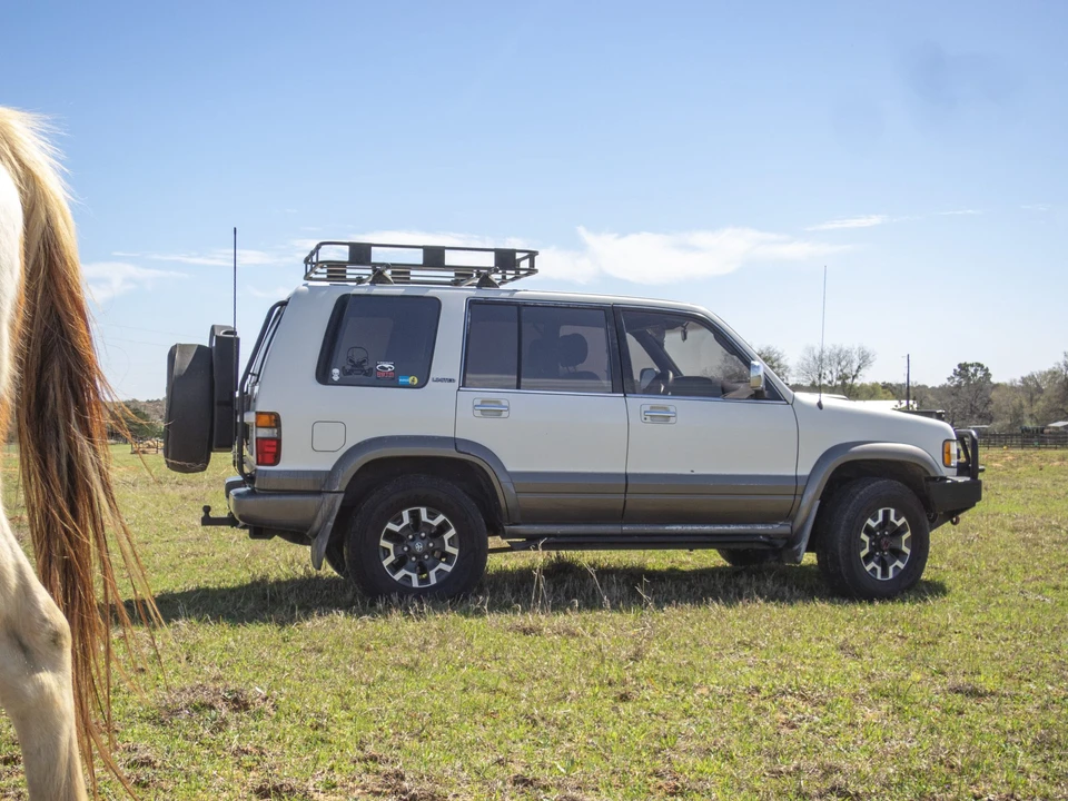 1995 Isuzu Trooper - Image 4 of 31