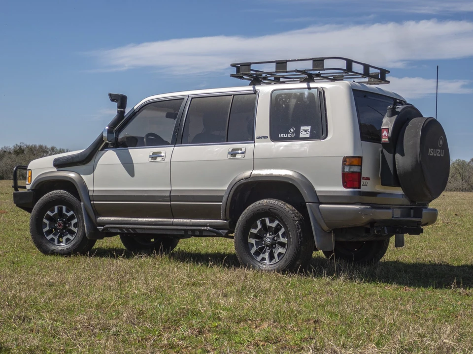 1995 Isuzu Trooper - Image 11 of 31