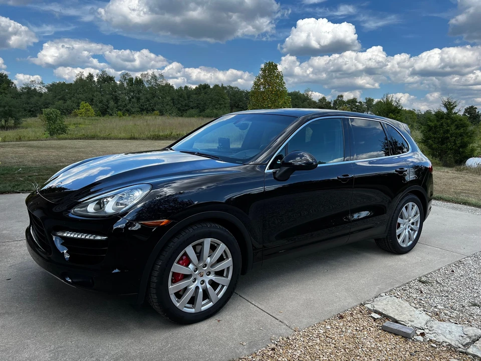 2011 Porsche 958 Cayenne - Image 2 of 5