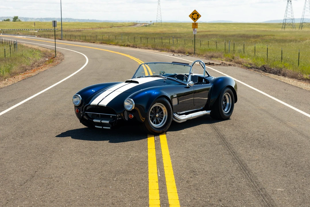 Shelby Cobra Replica - Image 9 of 31