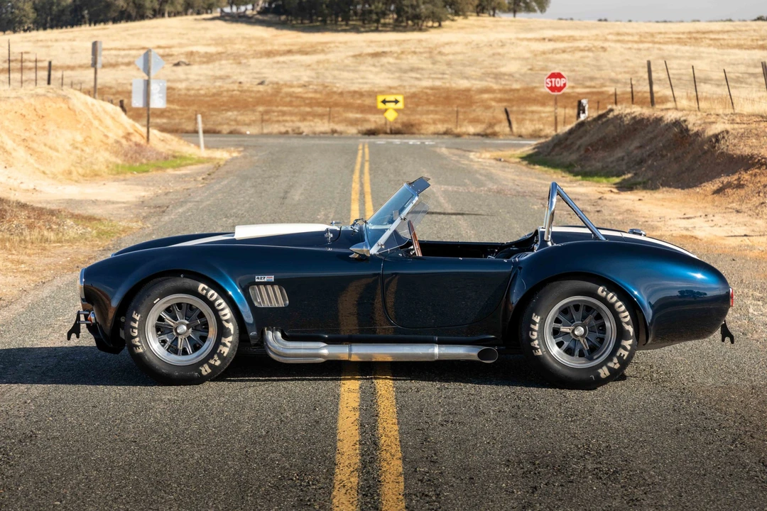 Shelby Cobra Replica - Image 24 of 31
