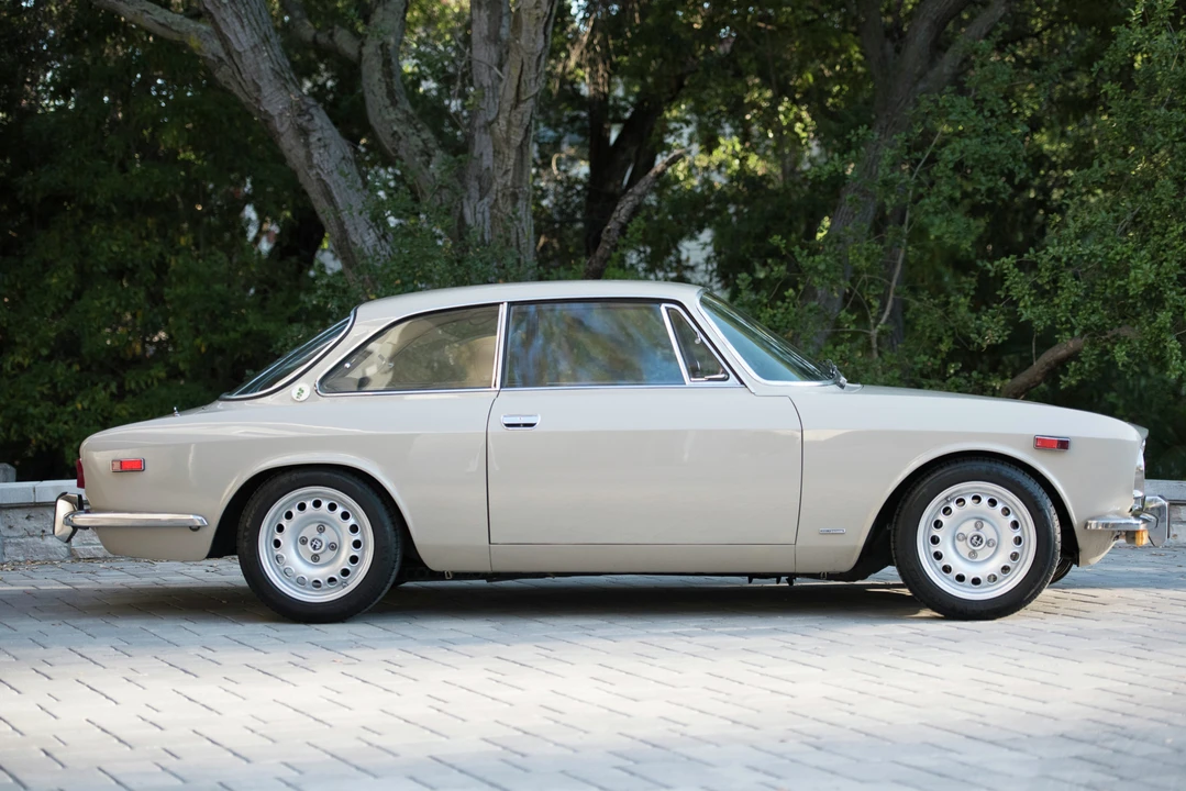 1974 Alfa Romeo 2000 GT Veloce - Image 9 of 31