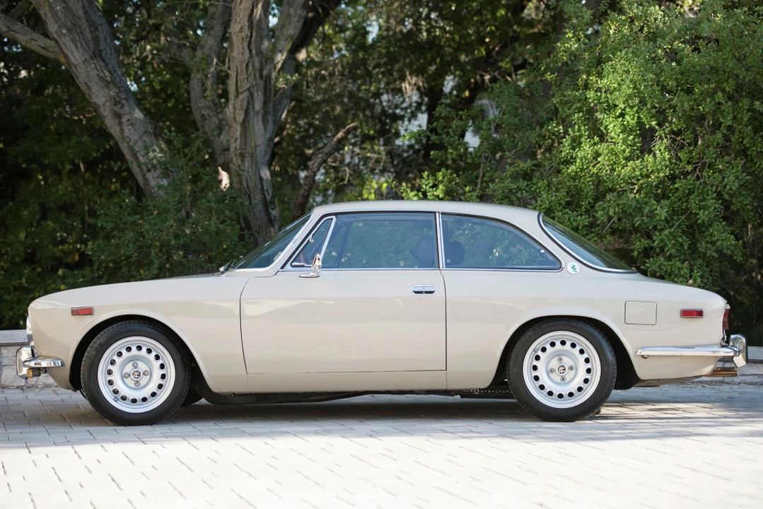 1974 Alfa Romeo 2000 GT Veloce - Image 2 of 31