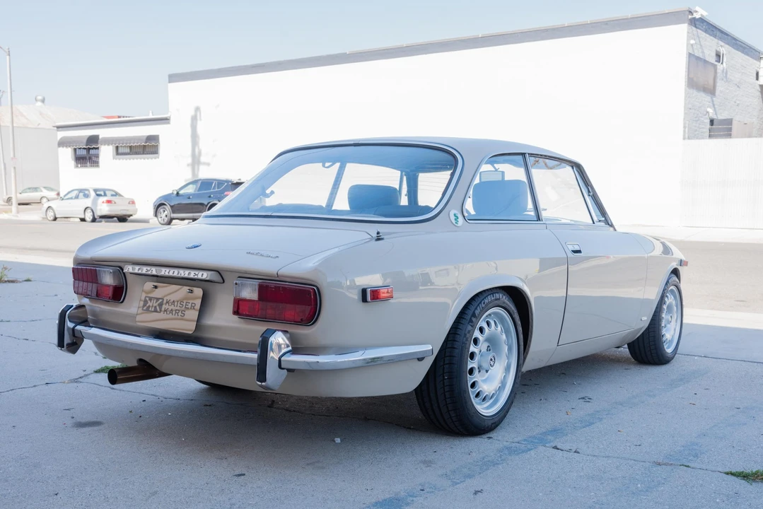 1974 Alfa Romeo 2000 GT Veloce - Image 6 of 31