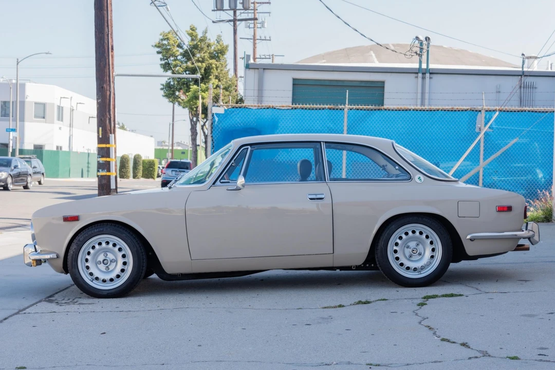 1974 Alfa Romeo 2000 GT Veloce - Image 2 of 31